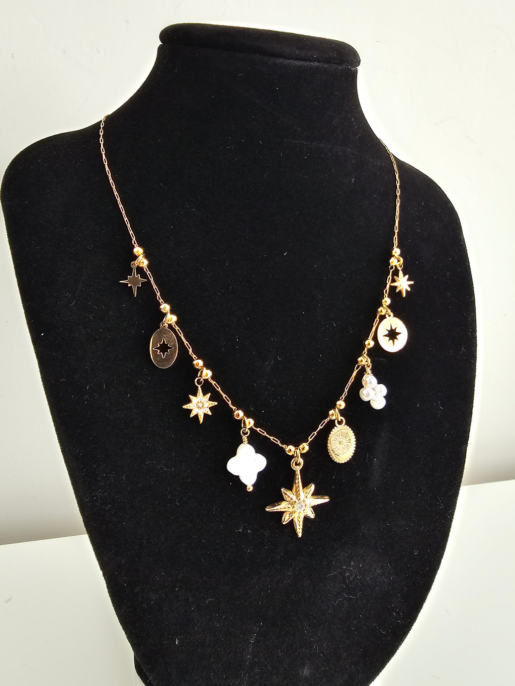 COLLIER ASTRA